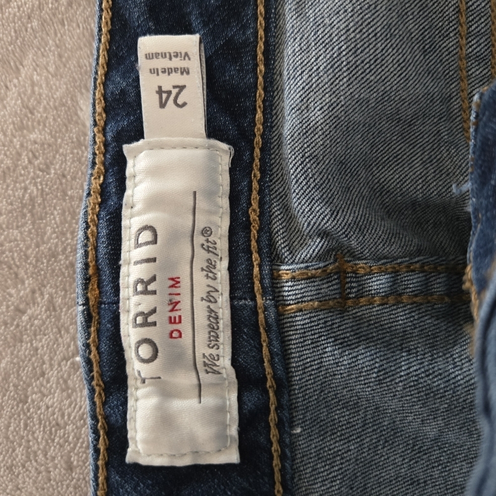 Torrid Blue Jean Shorts | Size 24 | Frayed Hem - Picture 7 of 14